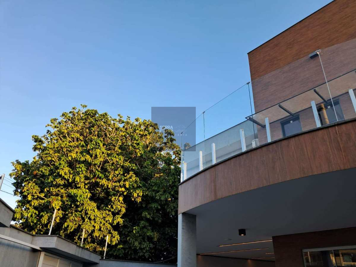 Casa duplex independente à venda com jacuzzi e espaço gourmet em Cabo Frio. - Serra e Mar Imobiliária