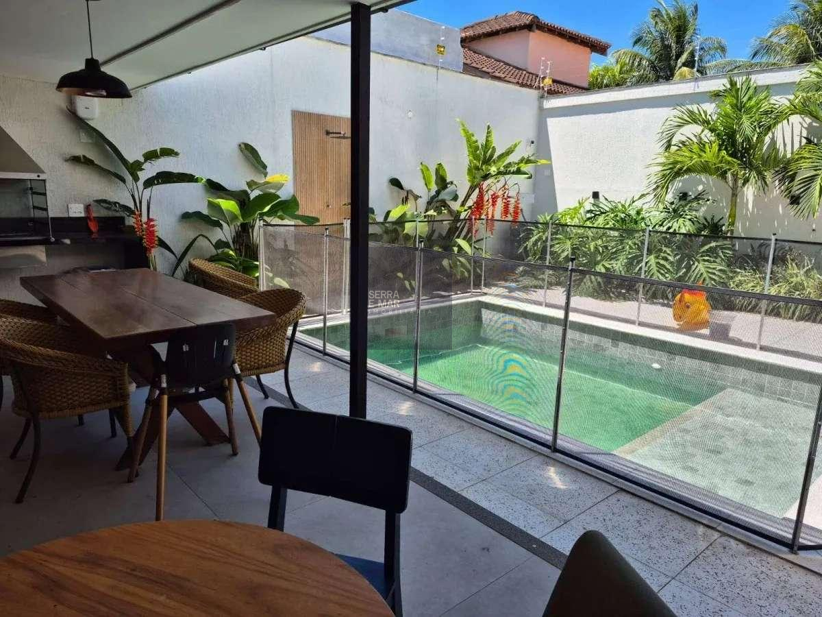 Casa em Camboinhas, lazer com piscina, churrasqueira, forno à lenha.